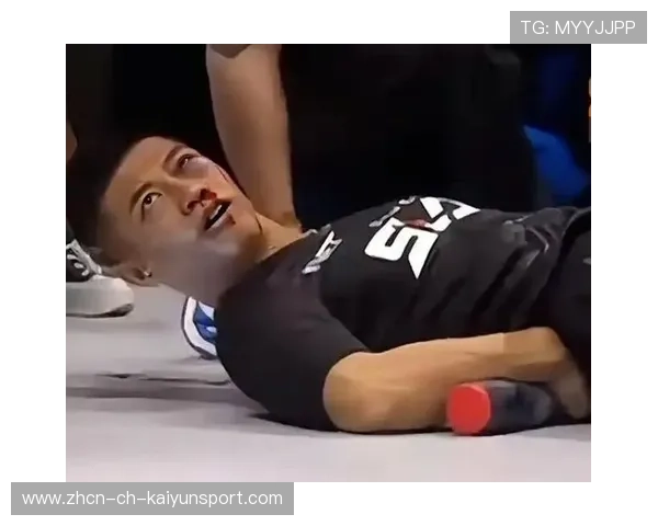选手被KO后十秒没回过神